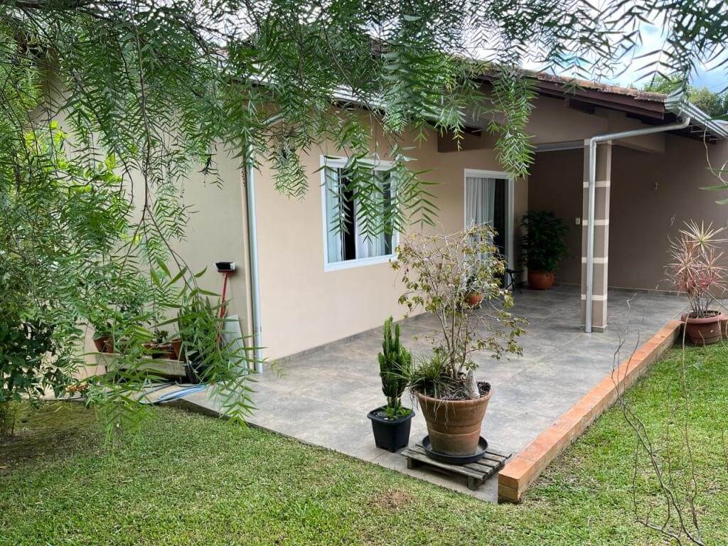 Imoveis em sao bento do sul. Imóvel com 2 quartos e com 1 banheiro. Possui conforto e boa localização no bairro