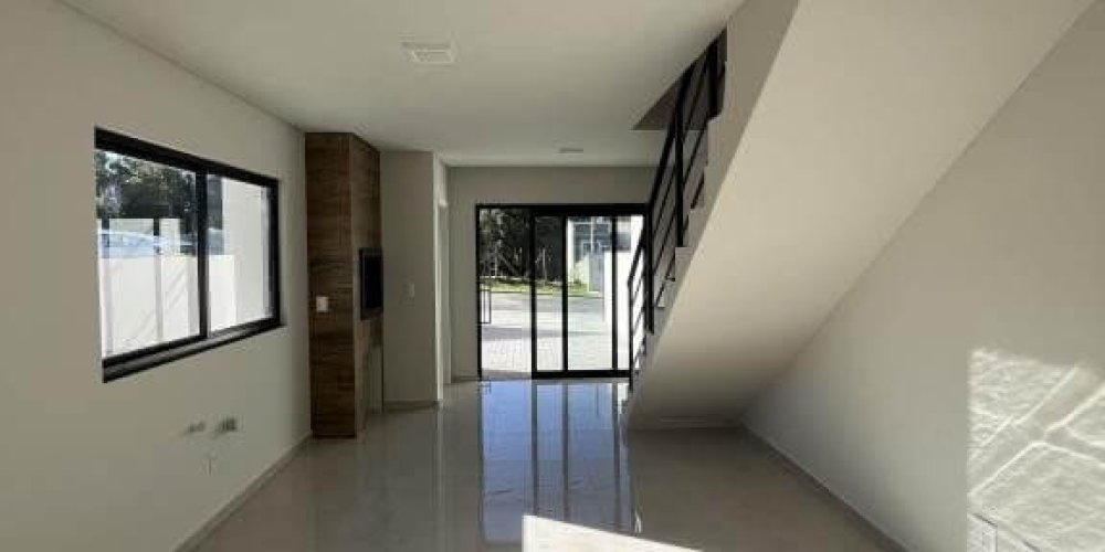 Imoveis em sao bento do sul. Sobrado geminado com 2 suítes. Possui ótima localização, esturtura moderna.