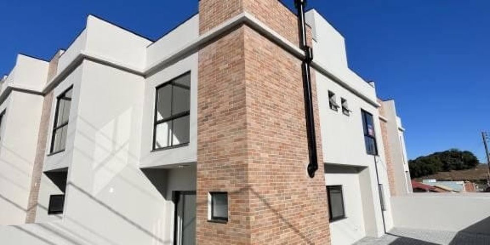 Imoveis em sao bento do sul. Sobrado geminado com 2 suítes. Possui ótima localização, esturtura moderna.