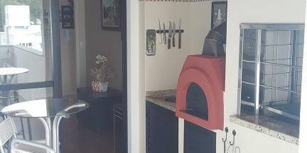 Imoveis em sao bento do sul. Imóvel 1 suíte mais 2 quartos e com 2 banheiros. Possui ótima localização no bairro centro