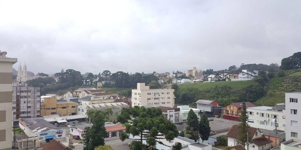 Imoveis em sao bento do sul. Imóvel 1 suíte mais 2 quartos e com 2 banheiros. Possui ótima localização no bairro centro